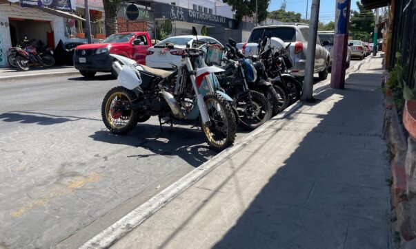Ajijic Centro motorcycle repair shop draws ire for obstructing traffic