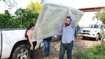 Jocotepec distributes mattresses and food to flood-affected families