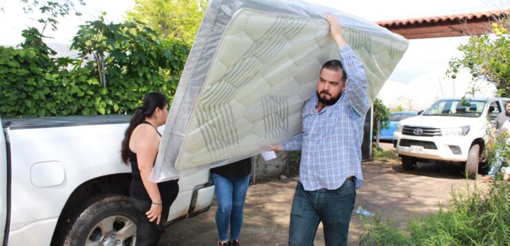 Jocotepec distributes mattresses and food to flood-affected families