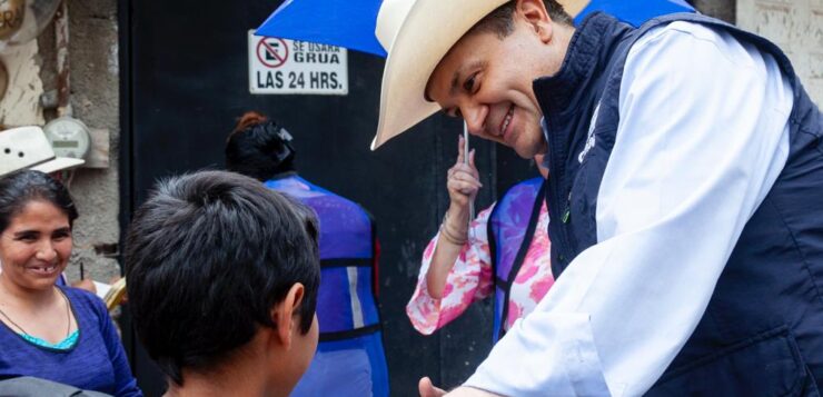 Chapala President takes city hall to the streets