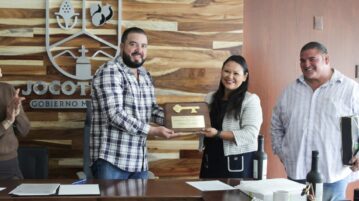 Jocotepec receives keys to Watsonville, California