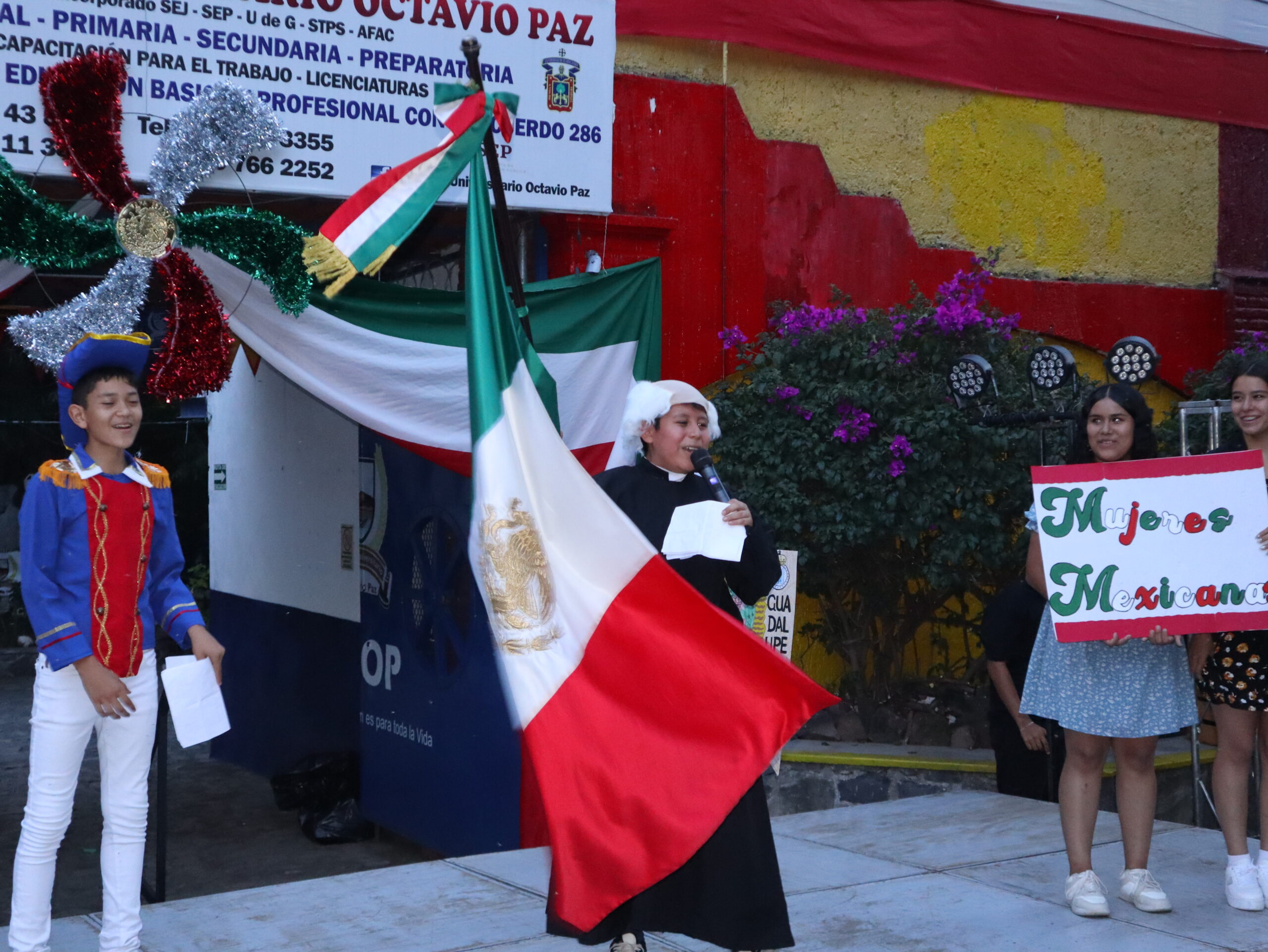 Ajijic CUOP campus celebrates Independence Day with music, color, flavor