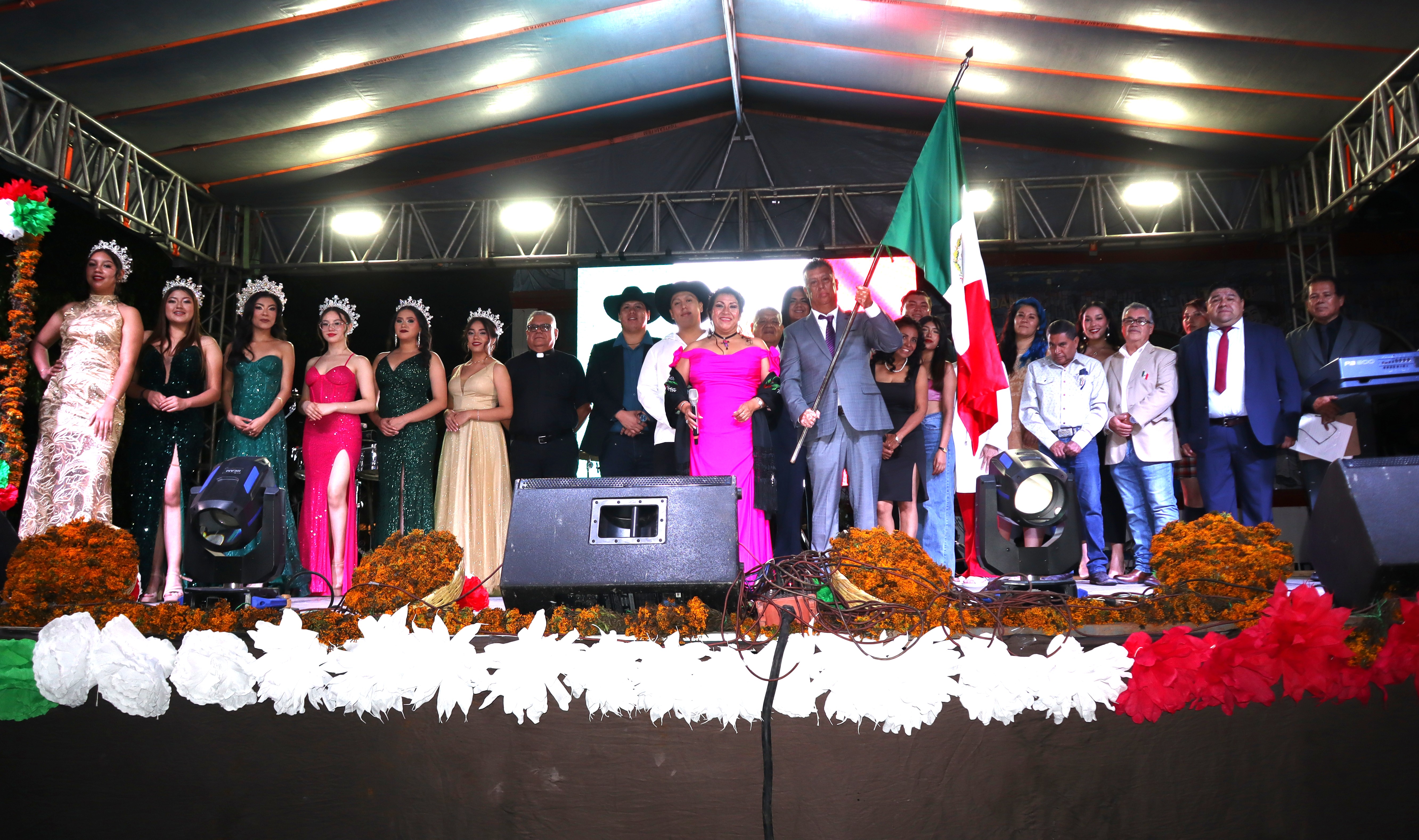 Over 3000 people celebrate Independence Day in Ajijic