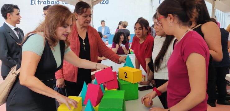 CUChapala and city hall host Gerontology Fair