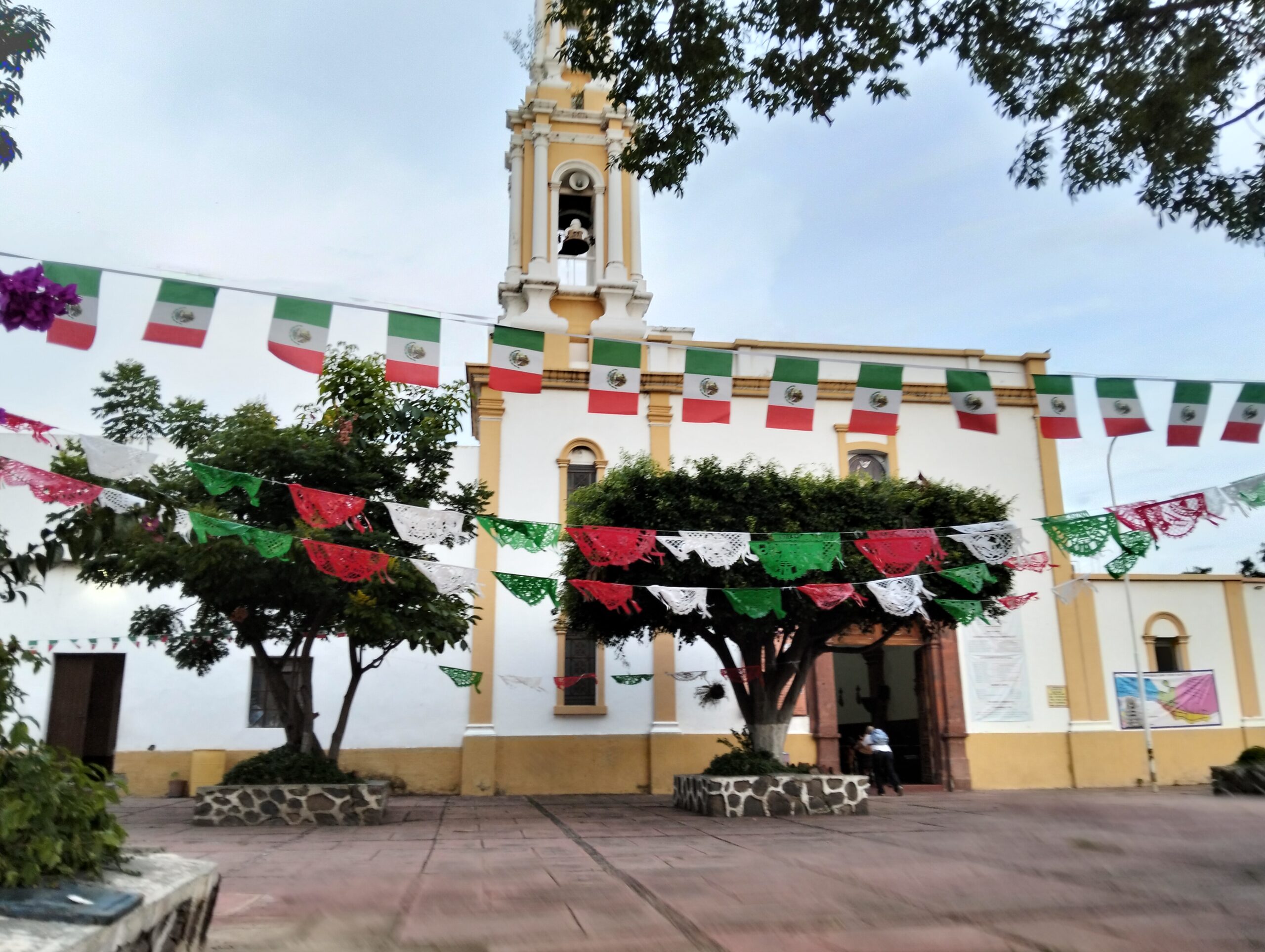 Few patriotic decorations displayed in San Juan Cosalá