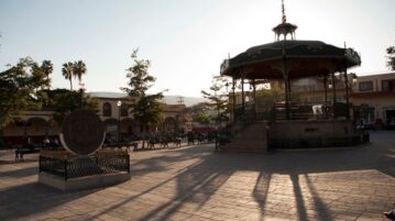 Two Jocotepec police officers charged in bribery case