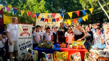 Octavio Paz College delivers dog food to Lucky Dog