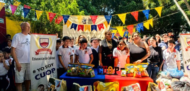 Octavio Paz College delivers dog food to Lucky Dog