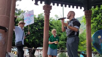 Democrats Abroad holds second “No Tyrants” rally in Ajijic