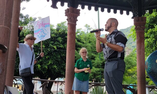 Democrats Abroad holds second “No Tyrants” rally in Ajijic