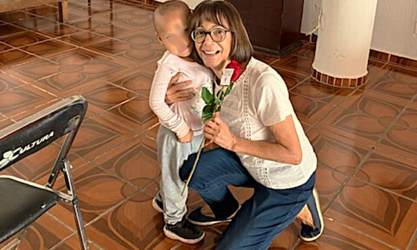 ‘Rose Girl’ returns to Niños Incapacitados clinic