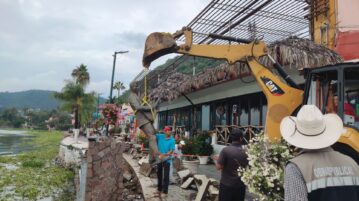 Mike Laure statue removed from Chapala boardwalk