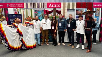 Ajijic wins Spanish magazine award at national Pueblos Mágicos fair