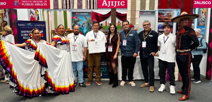 Ajijic wins Spanish magazine award at national Pueblos Mágicos fair