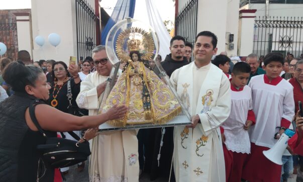 Crowds meet Virgin of Zapopan on her annual Ajijic visit