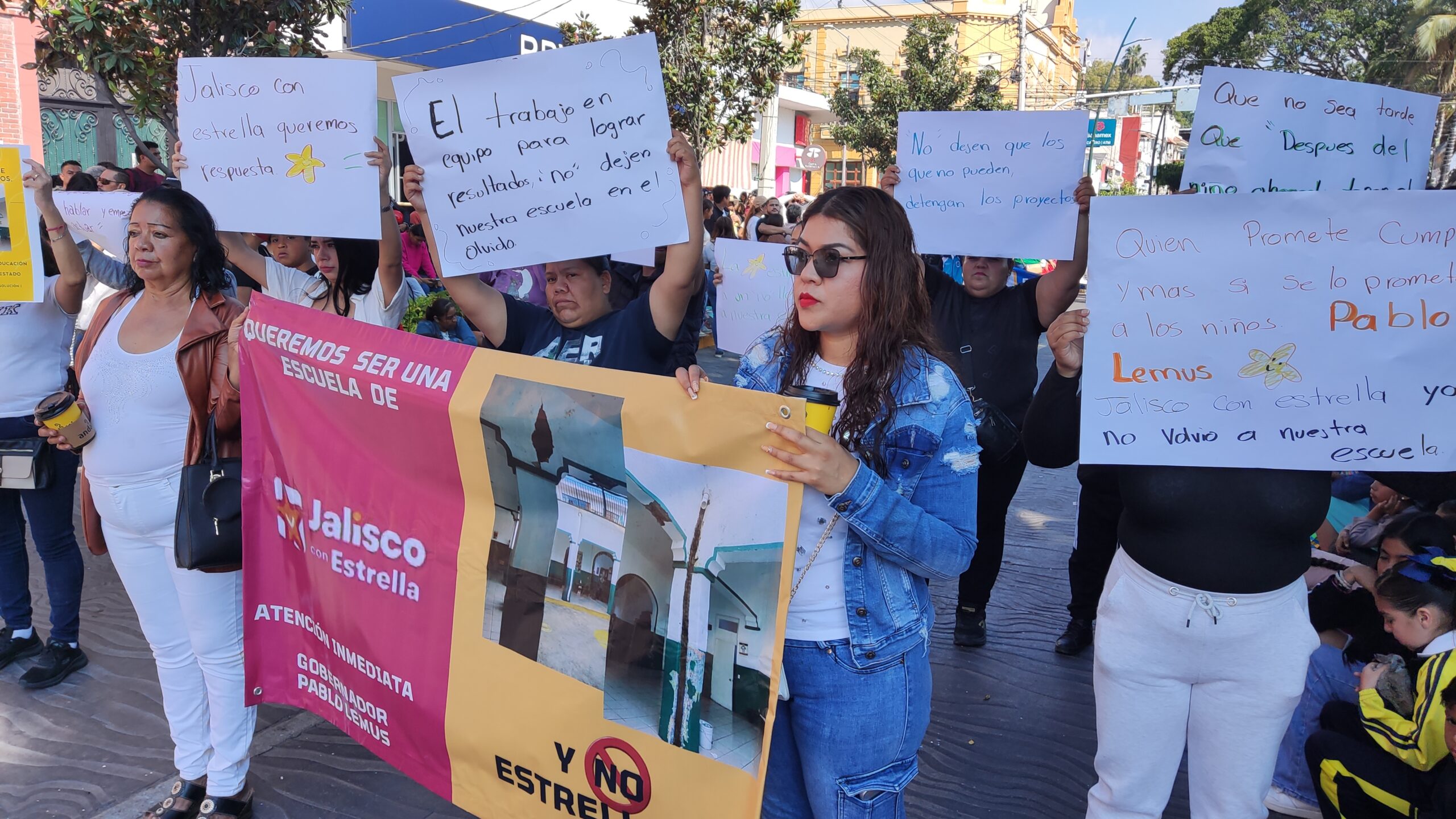 Aguirre misses Chapala revolutionary parade as moms protest