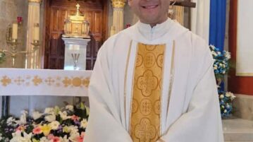 Father Juan Carlos bids a fond farewell to Ajijic