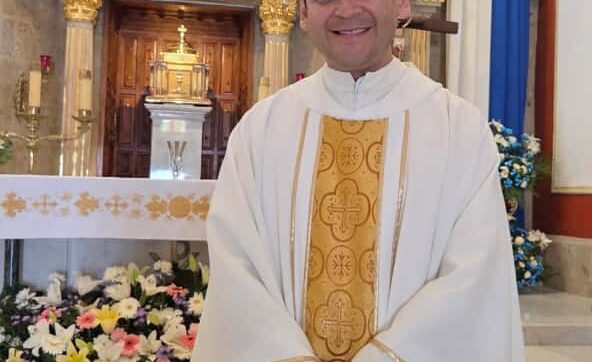 Father Juan Carlos bids a fond farewell to Ajijic