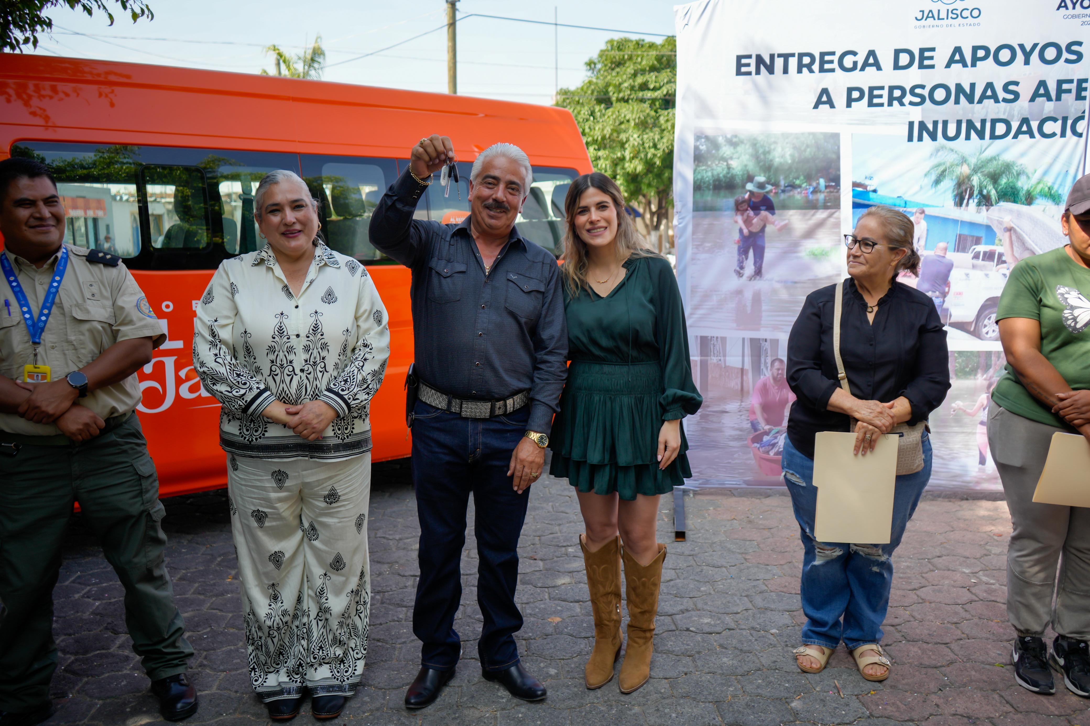 Jalisco delivers aid after floods hit Ayotlán and La Barca