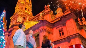 Tree lighting marks start of Guadalajara’s 2025 Ilusionante Winter Festival