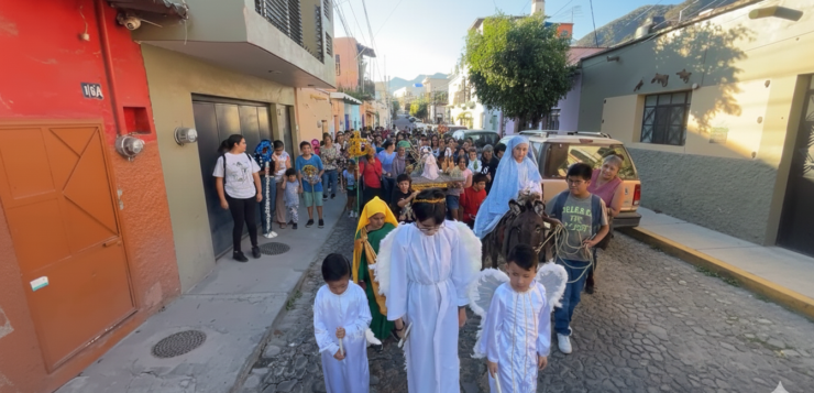 Lopez family preserves Ajijic Christmas posaditas