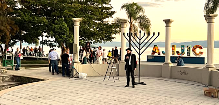 Lakeside Hanukkah celebrations clouded by Bondi Beach killings