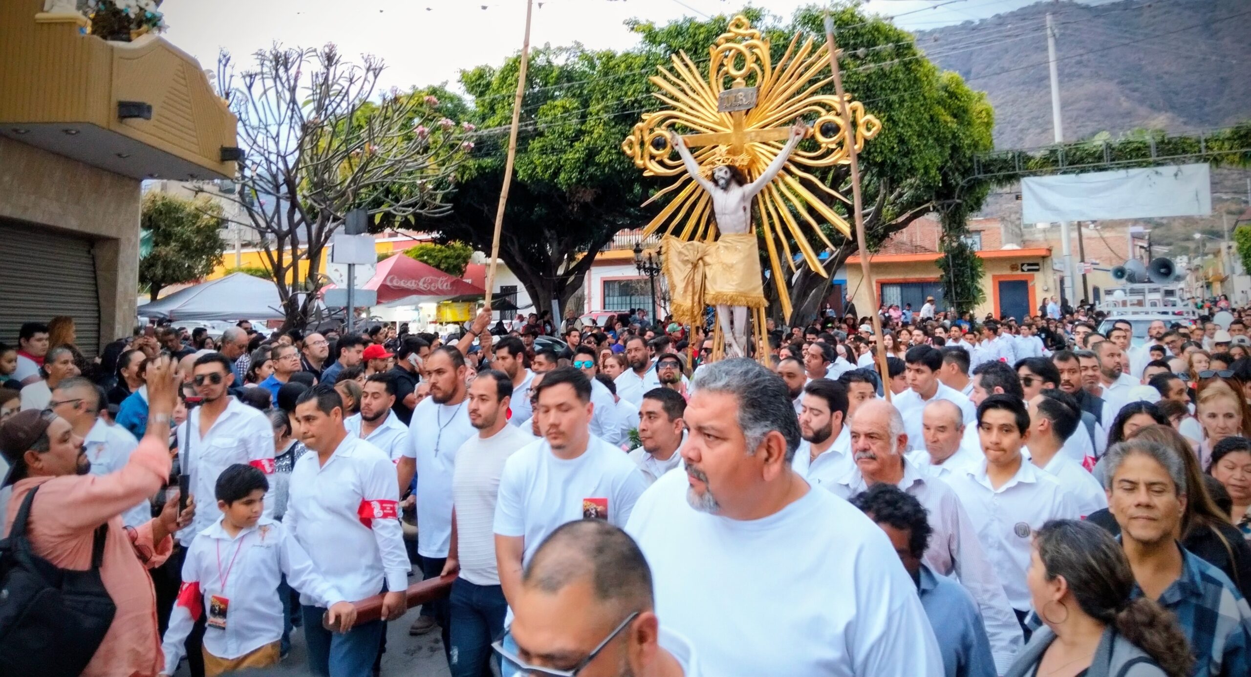 Thousands give thanks for miracles to Lord of the Mount