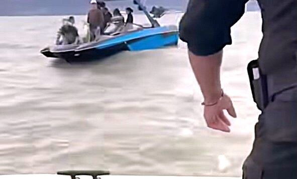 Rescue of eleven youth stranded on Lake Chapala