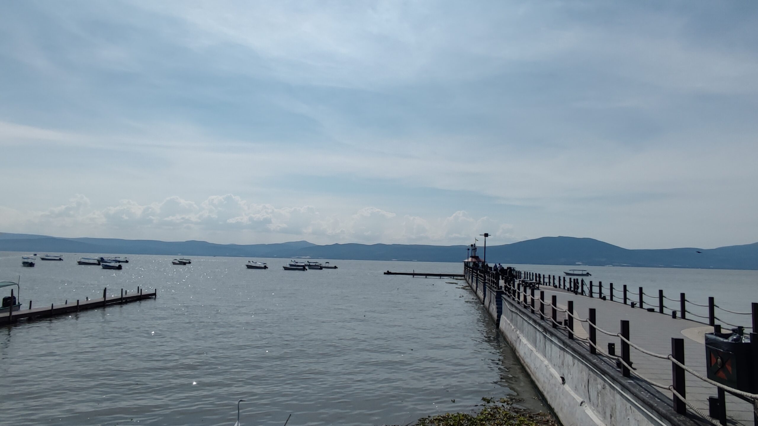 Light rain and cool temperatures are expected in Chapala today.