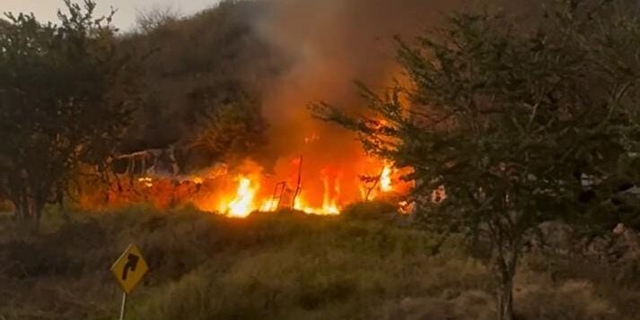 Fire destroys makeshift settlement in San Juan Cosalá