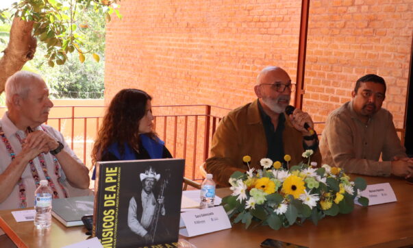 Mariano Aparicio presents ‘Músicos de a pie’ book