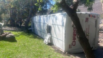 Passenger bus overturns near Jocotepec
