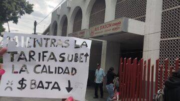 Small protest targets Chapala bus fare hike