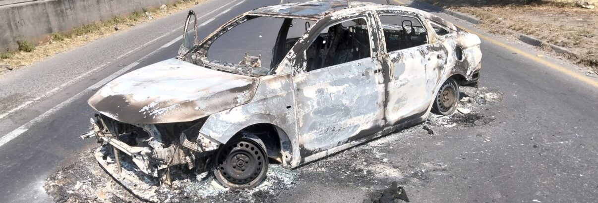  Gunmen, burned vehicles: Laguna’s journey through the narco-blockades <br /> <span style='color:#797979;font-size:15px;font-family: Georgia, Cambria, 'Times New Roman', Times, serif;'>Semanario Laguna documented Sunday's unfolding events</span>