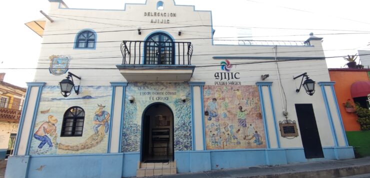 Ajijic launches citizen WhatsApp line reports on public services