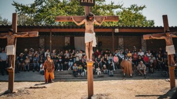 Chapala Stations of the Cross draws hundreds of worshippers without incident