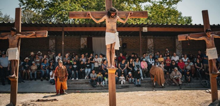 Chapala Stations of the Cross draws hundreds of worshippers without incident