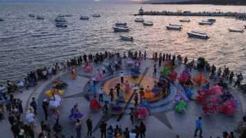 More than 2,000 dancers fill Chapala waterfront