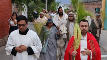 Palm Sunday procession brings community together