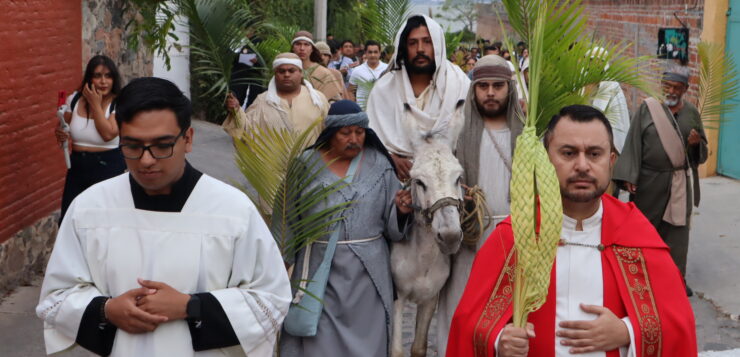 Palm Sunday procession brings community together