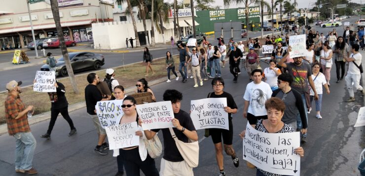 A hundred voices in Chapala unite against bus fare hike