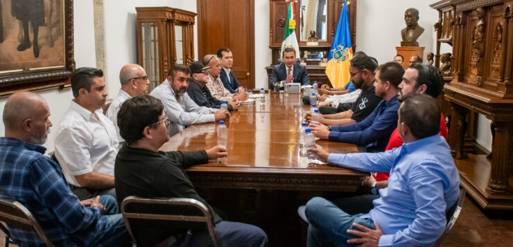 Airport road blockades end, platform drivers enter government talks