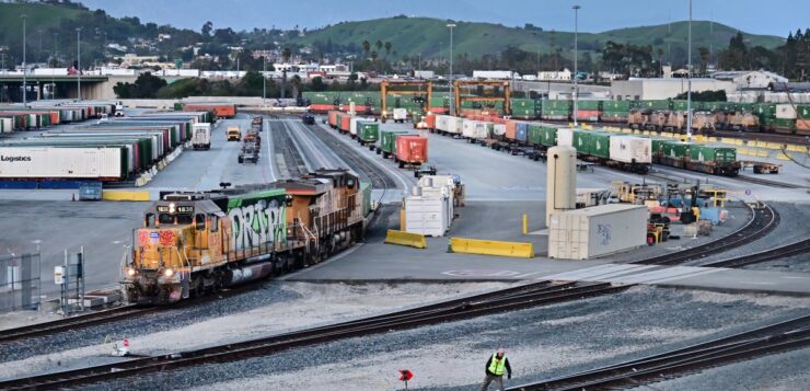 Six migrants found dead in Texas train car