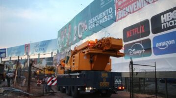 Authorities remove 50 billboards on Chapala highway