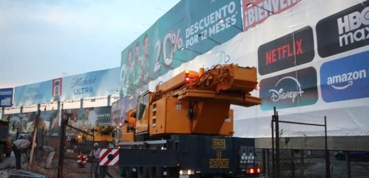 Authorities remove 50 billboards on Chapala highway
