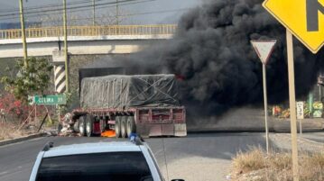 Trailers burned and roads blocked in Colima state