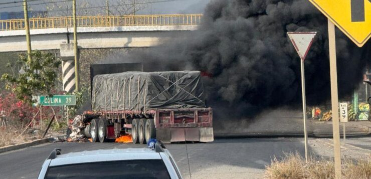 Trailers burned and roads blocked in Colima state