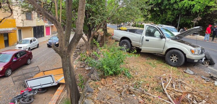 Multiple Vehicle Collision Leaves Two Injured on the Chapala-Jocotepec Highway