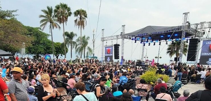 Two thousand celebrate Mothers in Chapala ceremonies
