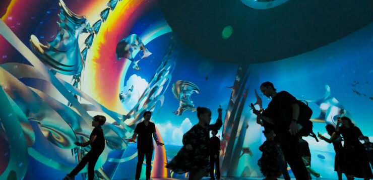 Two high-tech entertainment domes arrive at the Benito Juárez Auditorium